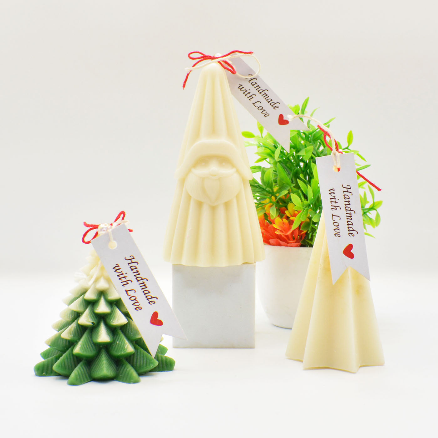 Christmas Tree Shaped Decorative Scented Candle – Festive Holiday Home Décor Candle